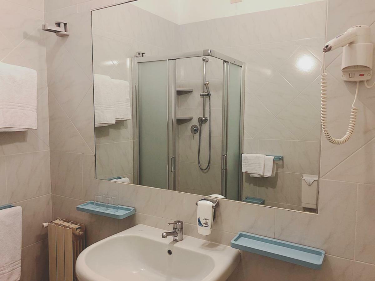 Hotel Le Ginestre 利多迪卡马约雷 外观 照片