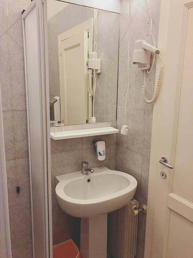 Hotel Le Ginestre 利多迪卡马约雷 外观 照片