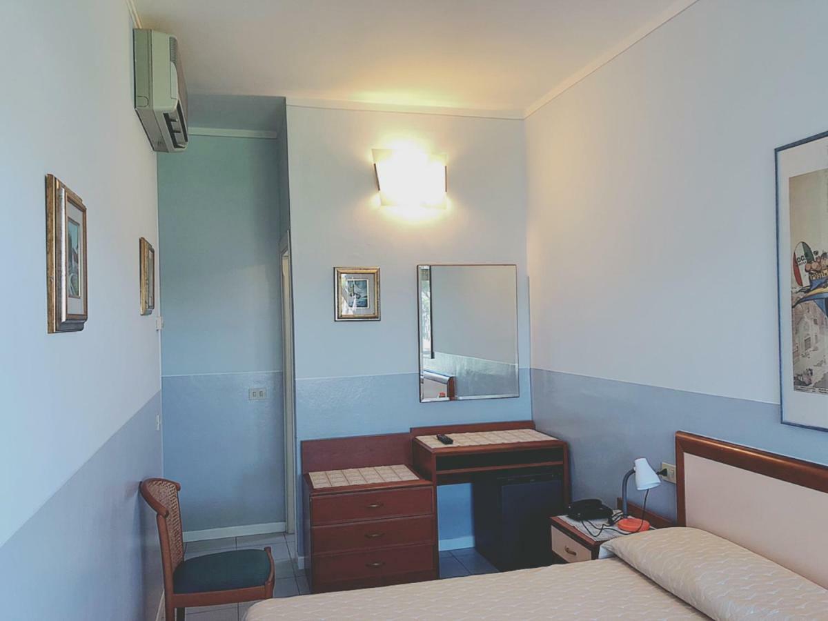 Hotel Le Ginestre 利多迪卡马约雷 外观 照片